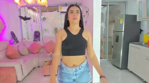 Snapshot of secrethause71605 chatting on 14, 10, 2025 NIKOL online show from 14, 10, 2025