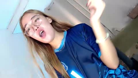 Snapshot of seducing_angela chatting on 21, 10, 2025 seducing_angela online show from 21, 10, 2025