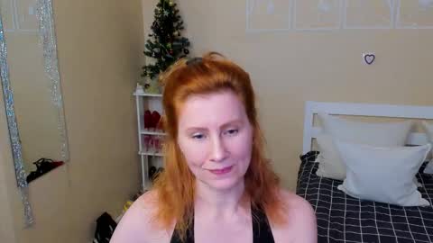 Snapshot of seductive_foxy_ chatting on 15, 12, 2025 seductive_foxy_ online show from 15, 12, 2025
