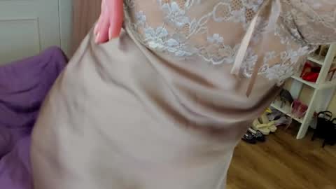 Snapshot of seductive_foxy_ chatting on 8, 4, 2026 seductive_foxy_ online show from 8, 4, 2026