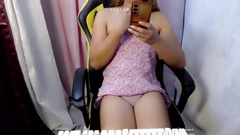 Snapshot of seductive_zyra chatting on 19, 5, 2026 seductive_zyra online show from 19, 5, 2026