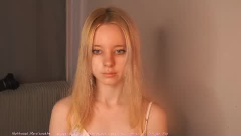 See Its honey bunny  im Lana online show from 11, 7, 2026