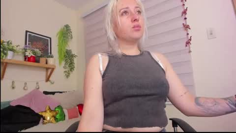 Yeyis  online show from 5, 1, 2025