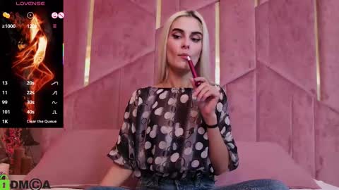 Snapshot of selenadaze chatting on 29, 11, 2025 Selena online show from 29, 11, 2025