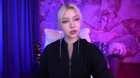 selenairis online show from 3, 10, 2025