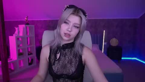 selenairis online show from 10, 7, 2026