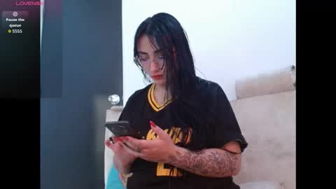 Snapshot of selenemore chatting on 3, 11, 2025 Selene online show from 3, 11, 2025