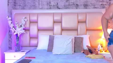 Selenna Cooper online show from 3, 2, 2026