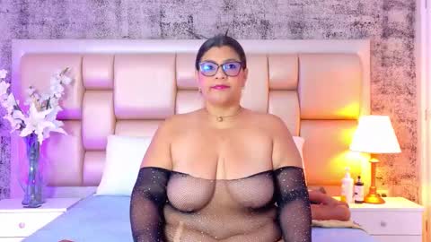 Selenna Cooper online show from 5, 2, 2026