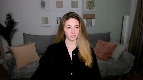 sensitiveheartt online show from 11, 4, 2026