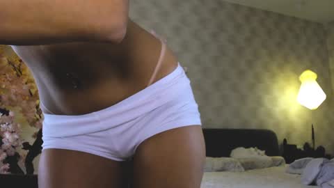 Snapshot of sensual_giaa chatting on 4, 1, 2025 Gia online show from 4, 1, 2025