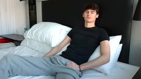 Snapshot of sensualalien chatting on 3, 12, 2024 Cam online show from 3, 12, 2024