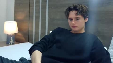 Snapshot of sensualalien chatting on 1, 12, 2025 Cam online show from 1, 12, 2025