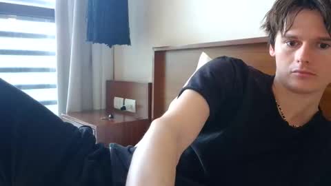 Snapshot of sensualalien chatting on 17, 12, 2025 Cam online show from 17, 12, 2025