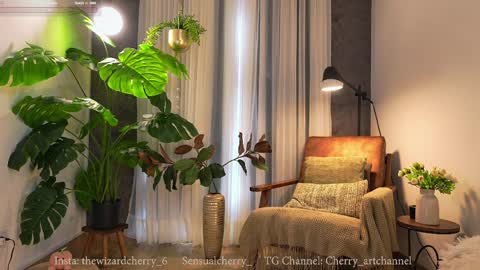 Maria- OF sensual bee online show from 27, 3, 2026