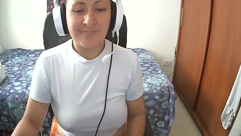 senthix  heyy promo en OnlyFans aprovecha 85 descuento online show from 21, 2, 2025