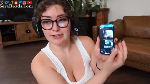 Snapshot of serareads chatting on 14, 11, 2025 SeraReads online show from 14, 11, 2025