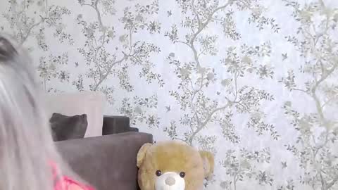 serayarose_ online show from 12, 10, 2025