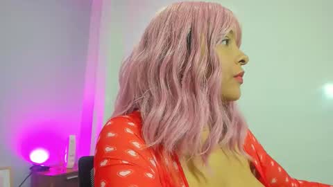 Snapshot of serena_15 chatting on 18, 11, 2025 Serena online show from 18, 11, 2025