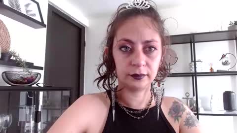 Snapshot of serena_xyz chatting on 9, 11, 2025 Serena Xyz online show from 9, 11, 2025