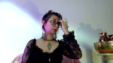 Snapshot of serena_xyz chatting on 1, 12, 2025 Serena Xyz online show from 1, 12, 2025