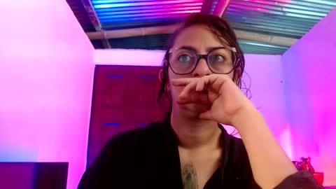 Snapshot of serena_xyz chatting on 14, 12, 2025 Serena Xyz online show from 14, 12, 2025