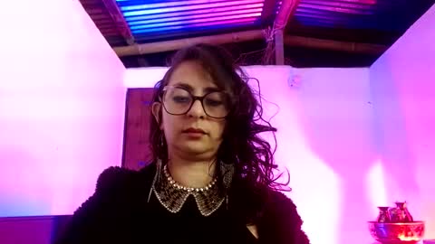 Snapshot of serena_xyz chatting on 16, 12, 2025 Serena Xyz online show from 16, 12, 2025