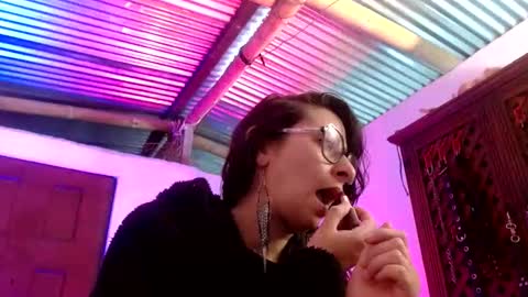 Snapshot of serena_xyz chatting on 16, 12, 2025 Serena Xyz online show from 16, 12, 2025