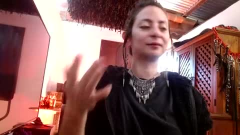 Snapshot of serena_xyz chatting on 5, 5, 2026 Serena Xyz online show from 5, 5, 2026