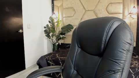 Snapshot of serene_waves chatting on 21, 6, 2026 Serene online show from 21, 6, 2026