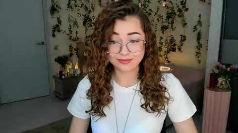 Snapshot of sereneflame chatting on 25, 5, 2026 Ophelia online show from 25, 5, 2026