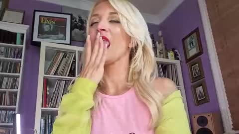 Snapshot of serenexxmilf chatting on 1, 6, 2026 serenexx your MILF online show from 1, 6, 2026