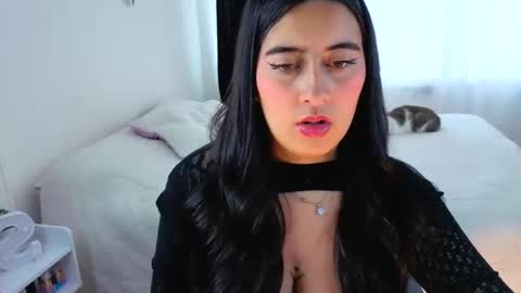 Serenna Cruz online show from 27, 10, 2025