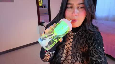 Snapshot of serenna_se chatting on 22, 5, 2026 Serenna Cruz online show from 22, 5, 2026