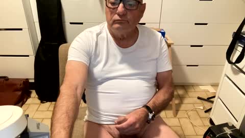 Snapshot of serge8413 chatting on 8, 12, 2024 serge8413 online show from 8, 12, 2024