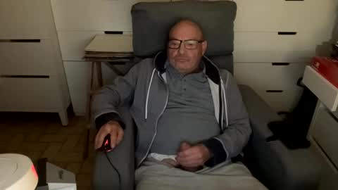 Snapshot of serge8413 chatting on 30, 12, 2024 serge8413 online show from 30, 12, 2024