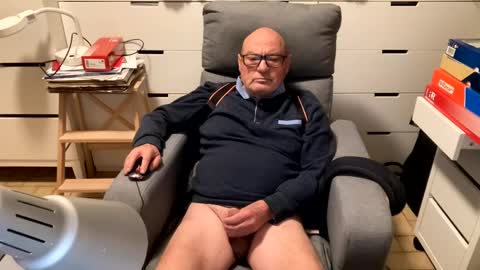 Snapshot of serge8413 chatting on 5, 1, 2025 serge8413 online show from 5, 1, 2025