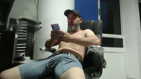 Snapshot of serioyhetero19 chatting on 11, 5, 2026 hetero serio discreto online show from 11, 5, 2026