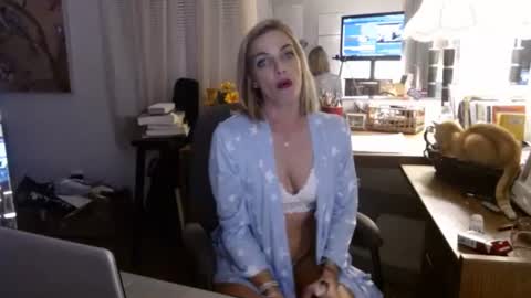 Snapshot of sexi_chrisly chatting on 22, 11, 2025 Sexi Chrisly online show from 22, 11, 2025