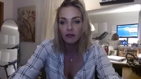 Snapshot of sexi_chrisly chatting on 24, 11, 2025 Sexi Chrisly online show from 24, 11, 2025