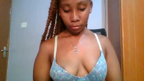 Snapshot of sexie_curvie chatting on 4, 2, 2025 Maggie online show from 4, 2, 2025