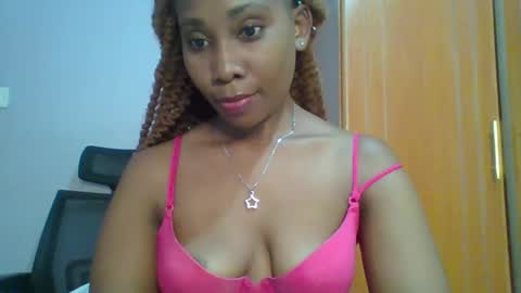 Snapshot of sexie_curvie chatting on 7, 2, 2025 Maggie online show from 7, 2, 2025