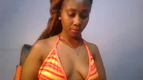 Snapshot of sexie_curvie chatting on 8, 2, 2025 Maggie online show from 8, 2, 2025