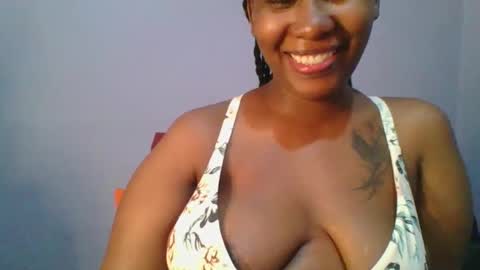 Snapshot of sexie_curvie chatting on 12, 9, 2025 Maggie online show from 12, 9, 2025