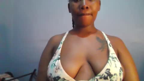 Snapshot of sexie_curvie chatting on 26, 9, 2025 Maggie online show from 26, 9, 2025