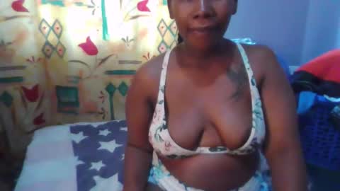 Snapshot of sexie_curvie chatting on 28, 9, 2025 Maggie online show from 28, 9, 2025