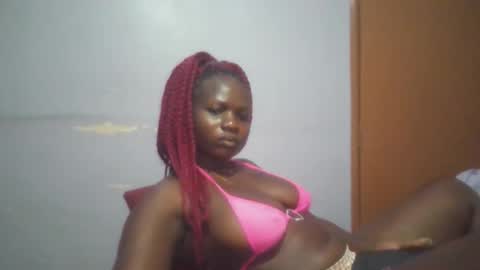 Snapshot of sexie_curvie chatting on 28, 9, 2025 Maggie online show from 28, 9, 2025