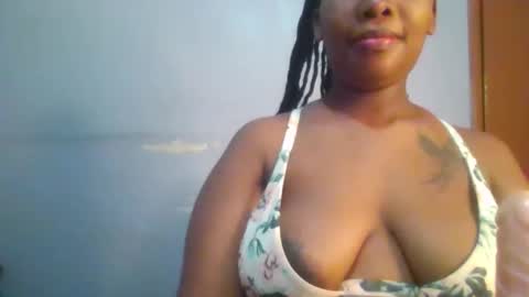 Snapshot of sexie_curvie chatting on 10, 10, 2025 Maggie online show from 10, 10, 2025