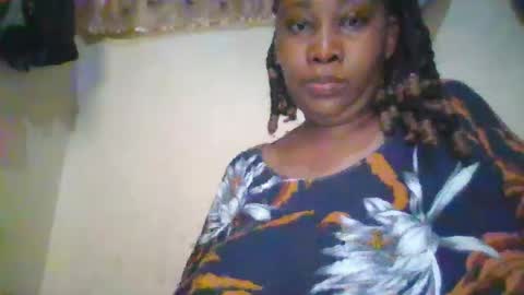 Snapshot of sexie_curvie chatting on 29, 10, 2025 Maggie online show from 29, 10, 2025