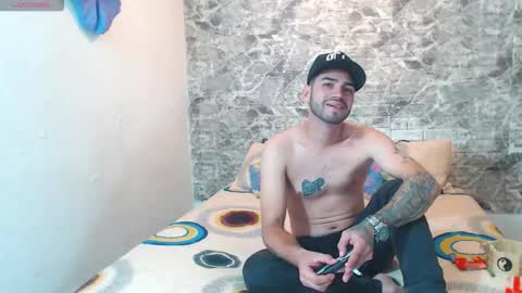 Snapshot of sexincompany chatting on 3, 10, 2025 monserat y thony online show from 3, 10, 2025